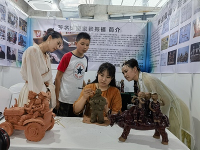 郸城张玉萍泥塑惊艳首届中国民间艺人交流大会，传统技艺绽放新时代光彩